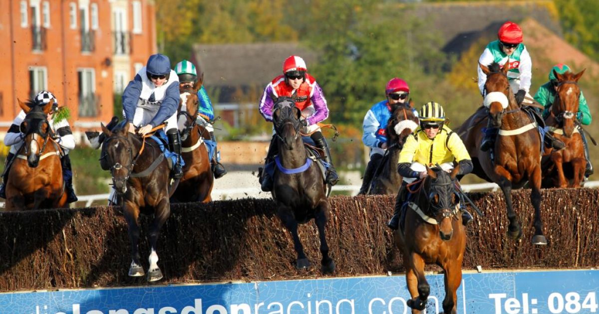 Stratford Races A day of processions | Stratford Racecourse