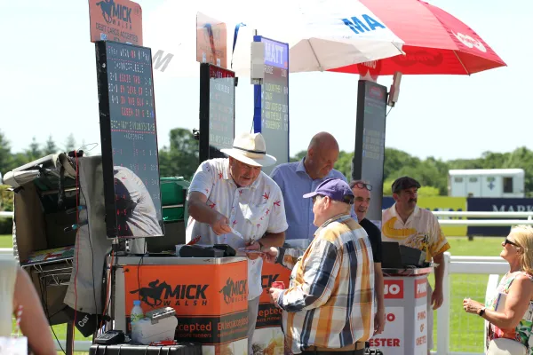 fu0e2219-bookies.jpg