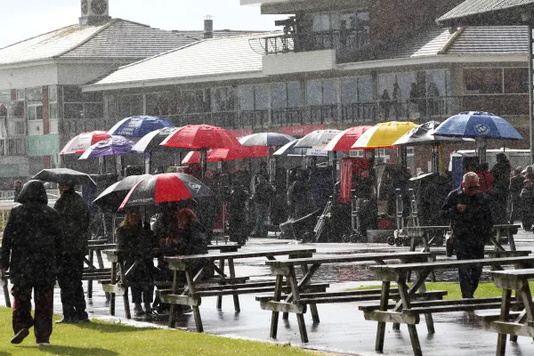 fu0e7793-stratford-rain.jpg